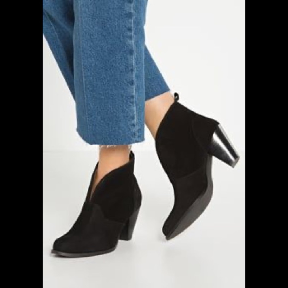 New Ivylee Copenhagen Pam Black Ankle Booties Womens Sz 37 US 7